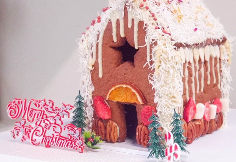 Gingerbread House Decorating Kit